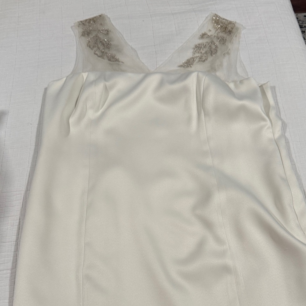 Chic Ivory Sleeveless Wedding Dress